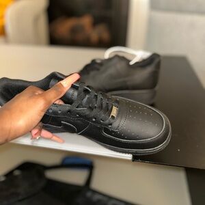 Nike Air Force 1 ‘Triple Black’ – Brand New